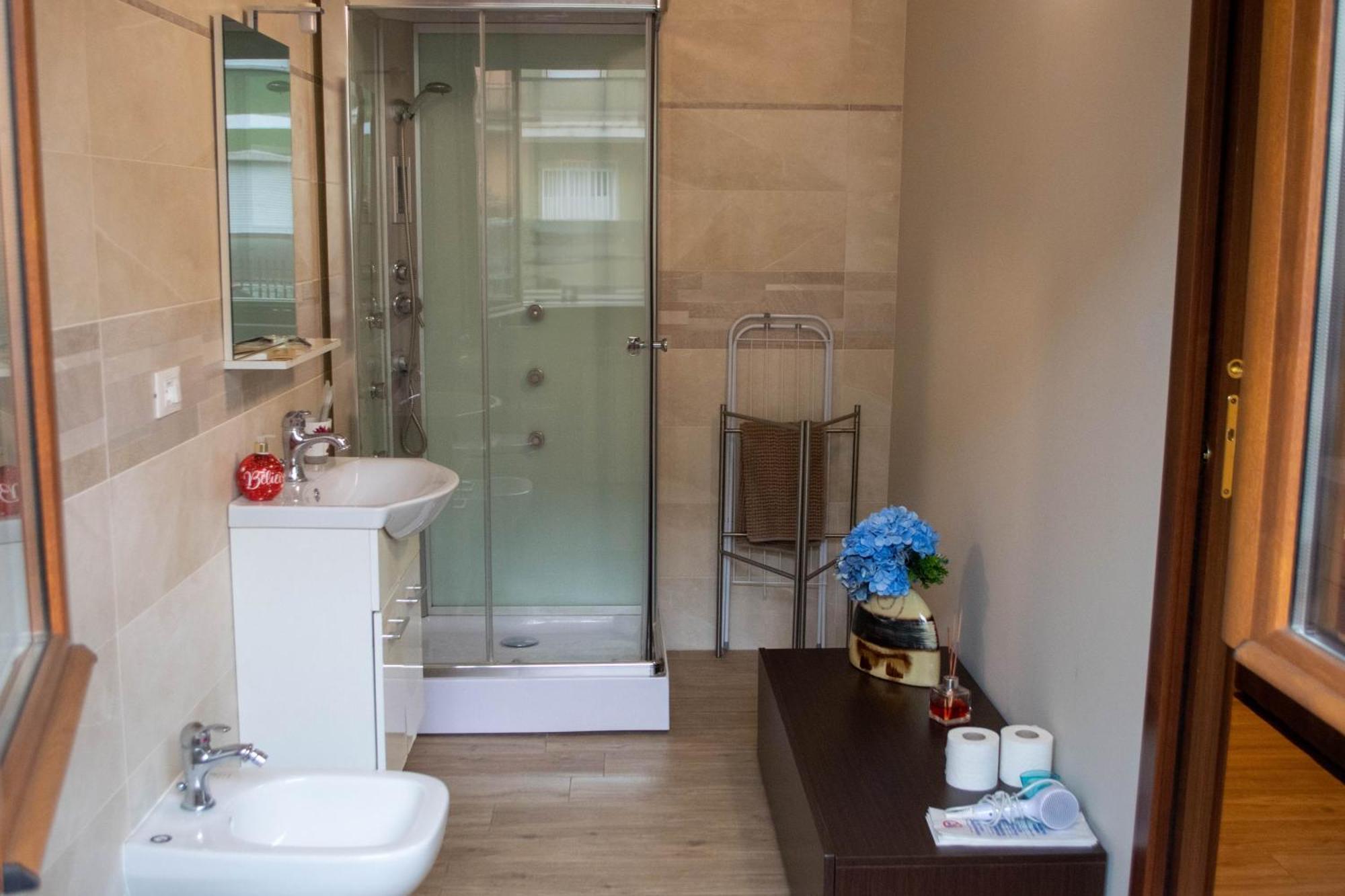 Bed and Breakfast Emmanueli65 fronte clinica tripla Piacenza Esterno foto